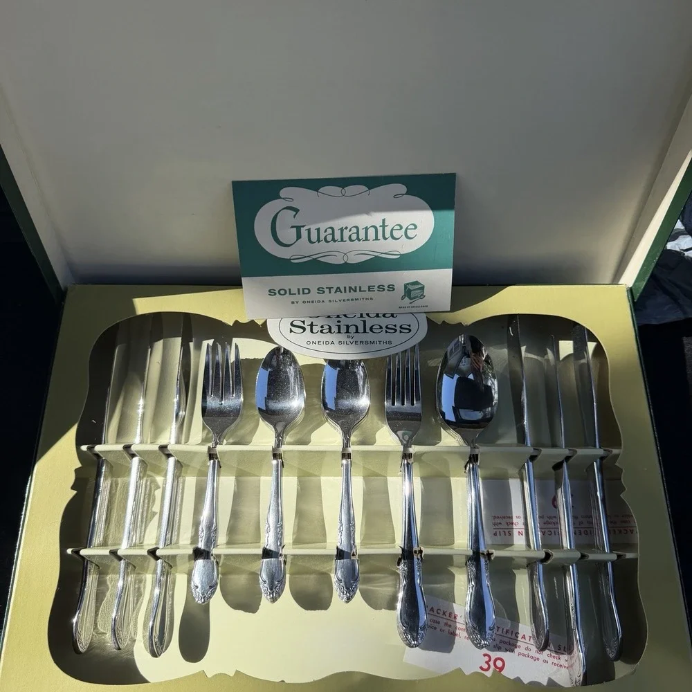 Oneida Stainless 36 Pc Set, Stainless Flatware Deadstock New In Box
